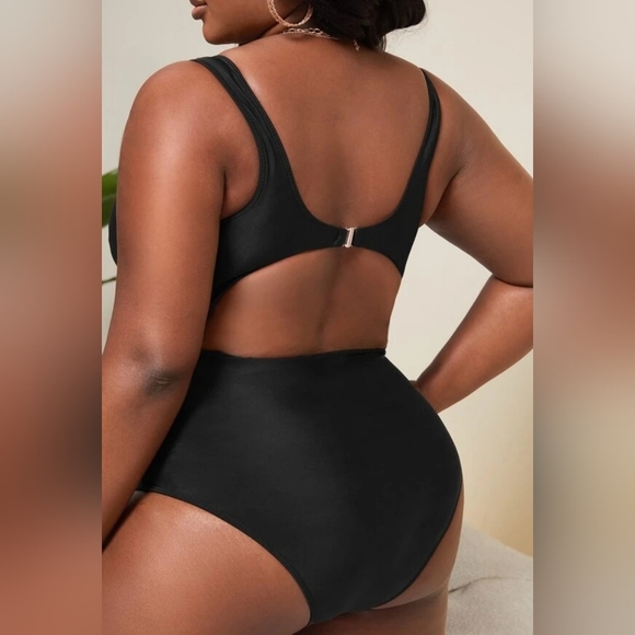 Plus Cut Out Knot Front One Piece Swimsuit - Picture 2 of 3